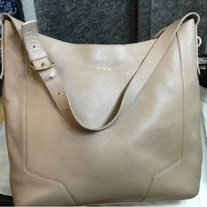Vintage Furla medium ivory beige genuine leather shoulder strap purse